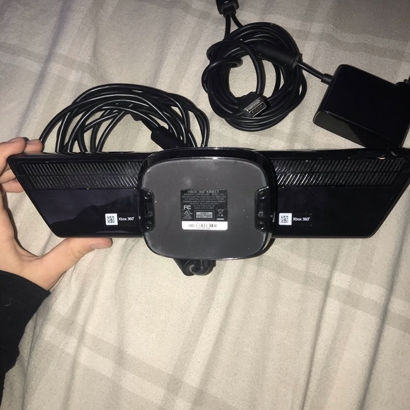Xbox 360 Kinect Sensor - Picture 2 of 3